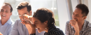 Groep student lachen en hebben plezier